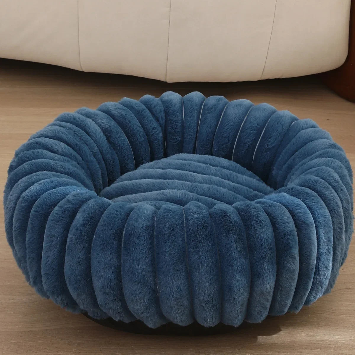 SnuggleNest Plush Pet Bed - Cozy Winter Retreat for Cats and Dogs