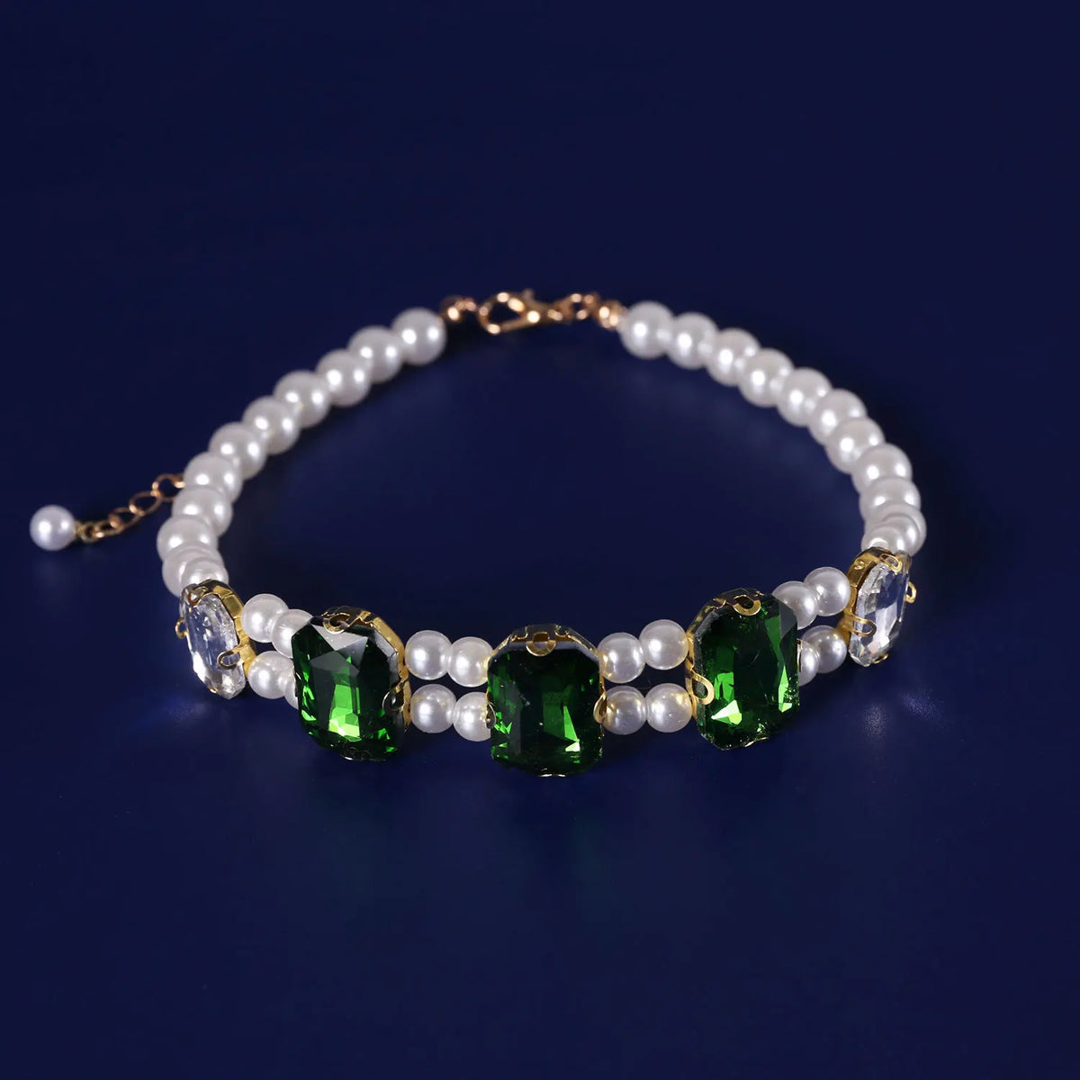 LuxeLush Gem Accent Pet Collar – Regal Glamour for Feline Royalty